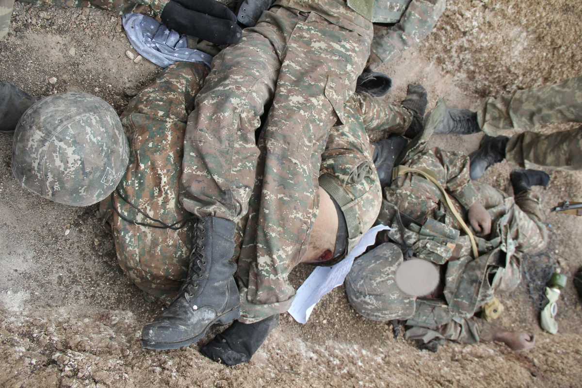 Məhv edilmiş düşmən əsgərlərinin görüntüləri - VIDEO/FOTO Məhv edilmiş düşmən əsgərlərinin görüntüləri - VIDEO/FOTO