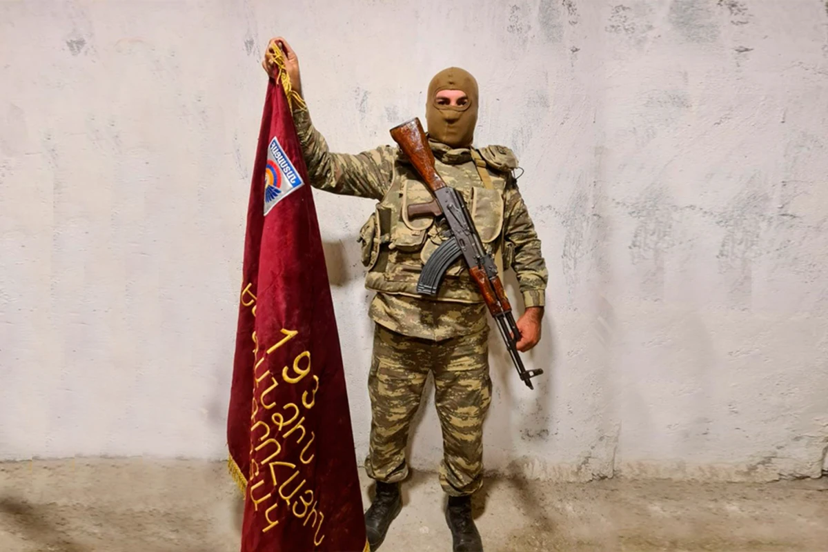 Азербайджанская армия захватила боевое знамя армянского батальона - ФОТО