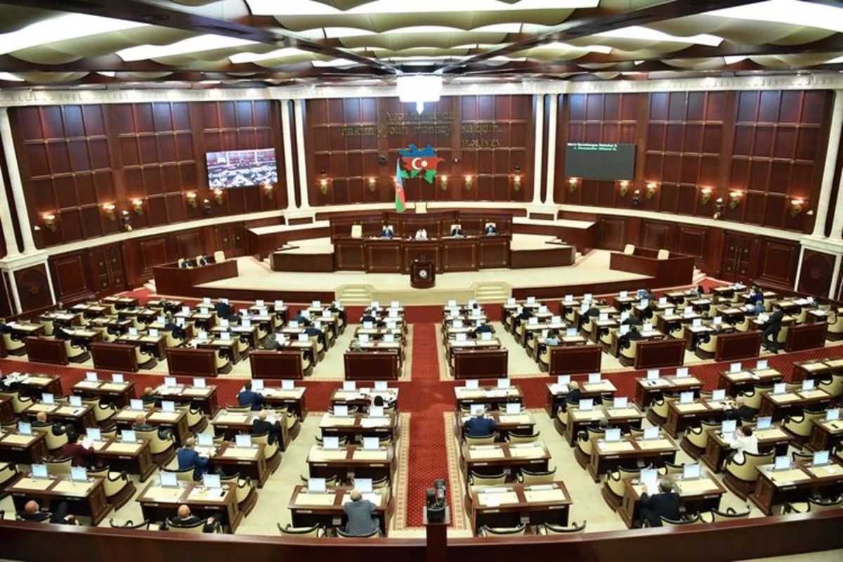 Milli Məclisin sədri və deputatlar Silahlı Qüvvələrə Yardım Fonduna vəsait köçürür