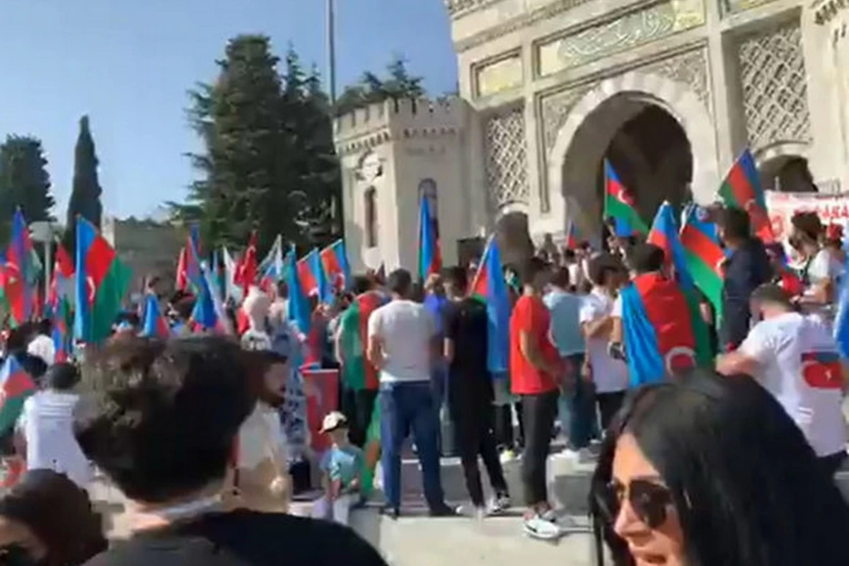 В Стамбуле прошла акция в поддержку нашей армии - ВИДЕО