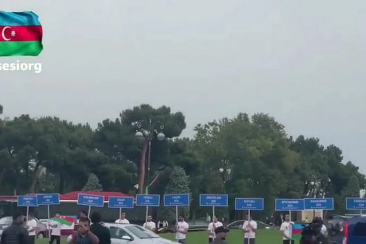 В центре Баку прошла акция в поддержку азербайджанской армии - ВИДЕО В центре Баку прошла акция в поддержку азербайджанской армии - ВИДЕО