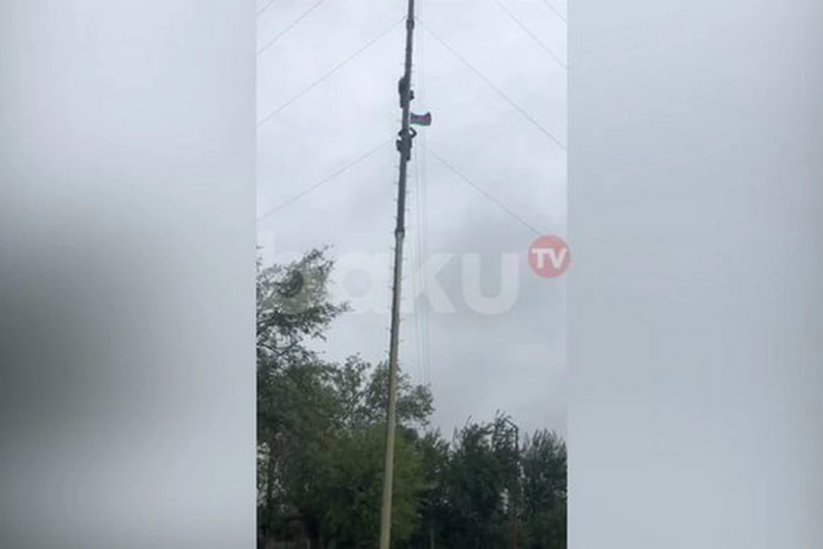 В освобожденном селе Шукюрбейли поднят флаг Азербайджана – ВИДЕО