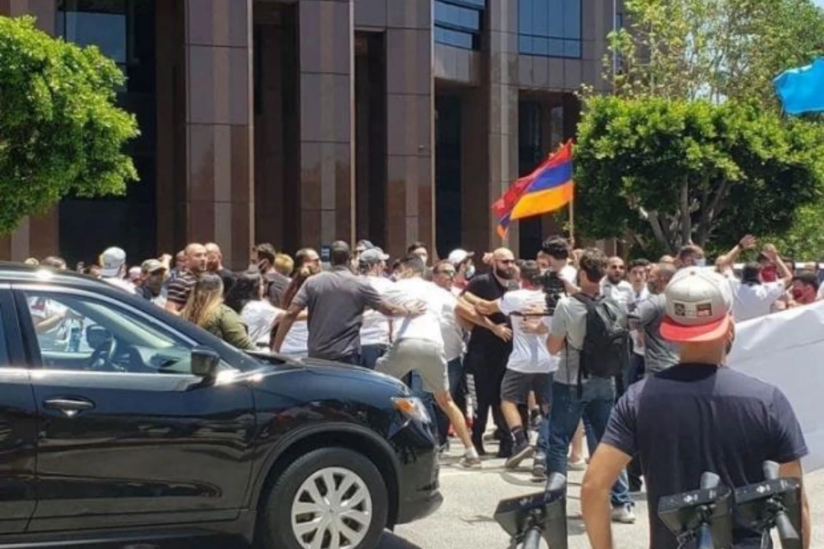 Ermənilərin Brüsseldə Türkiyə və Azərbaycana qarşı keçirdiyi aksiya gözyaşardıcı qazla dağıdıldı – FOTO/VİDEO