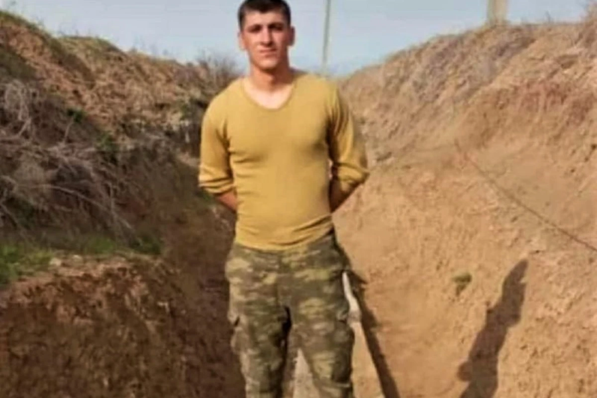 Şəhidimizin qəhrəmanlığı - Əsgərlərini qorumaq üçün özünü bombanın üstünə atdı