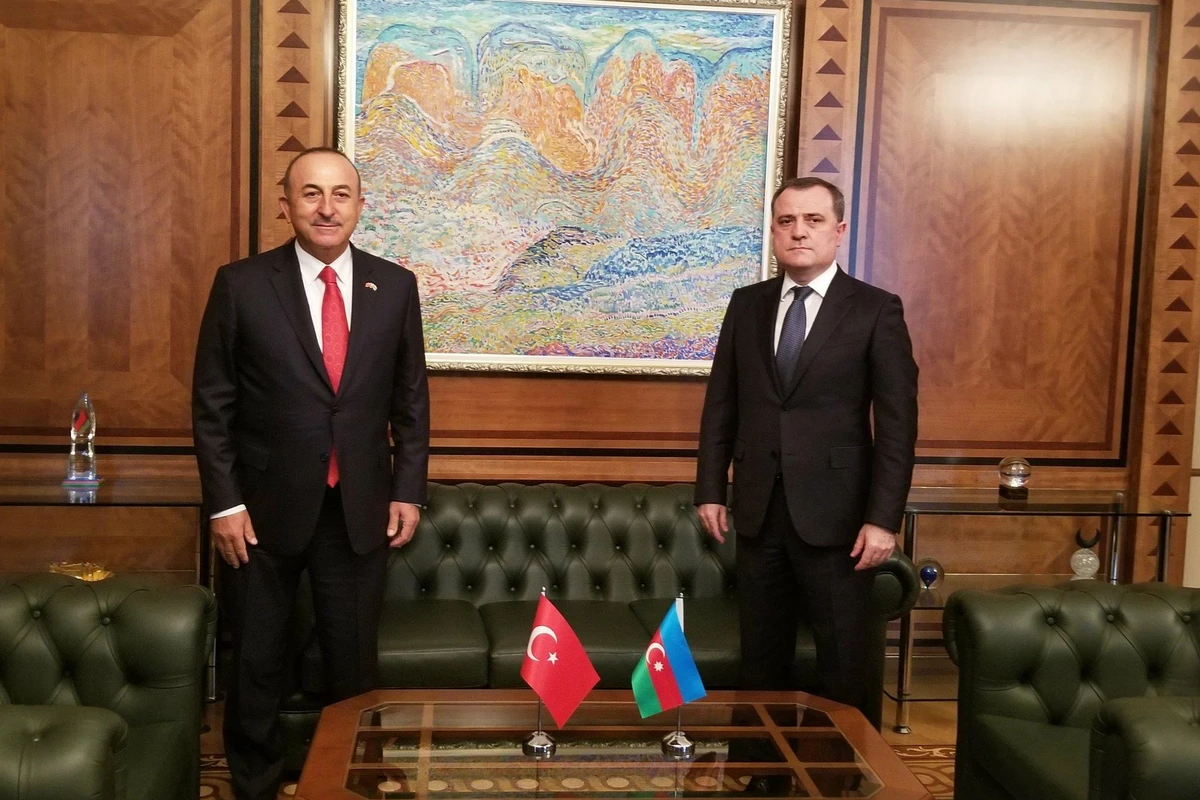 Mövlud Çavuşoğlu Ceyhun Bayramova zəng etdi