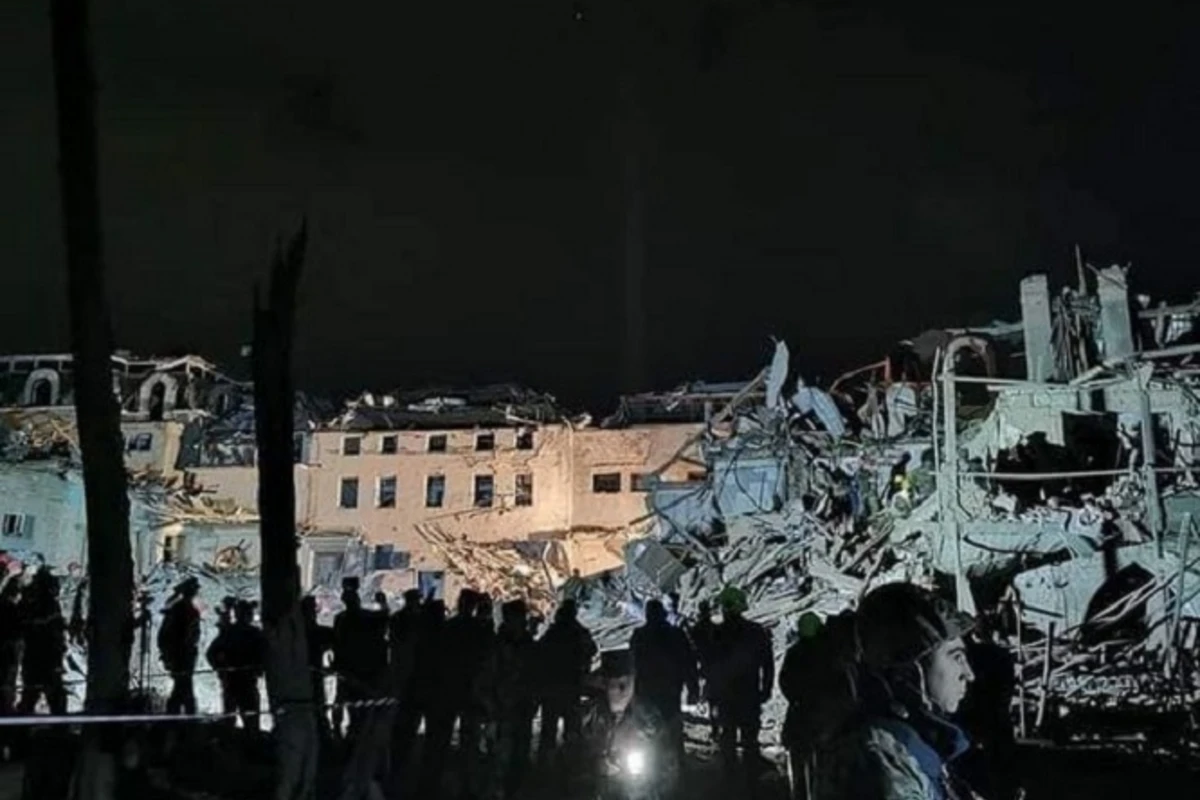 МЧС: Из-под завалов дома, разрушенного вражеским обстрелом в Гяндже, извлечены тела 5 человек
