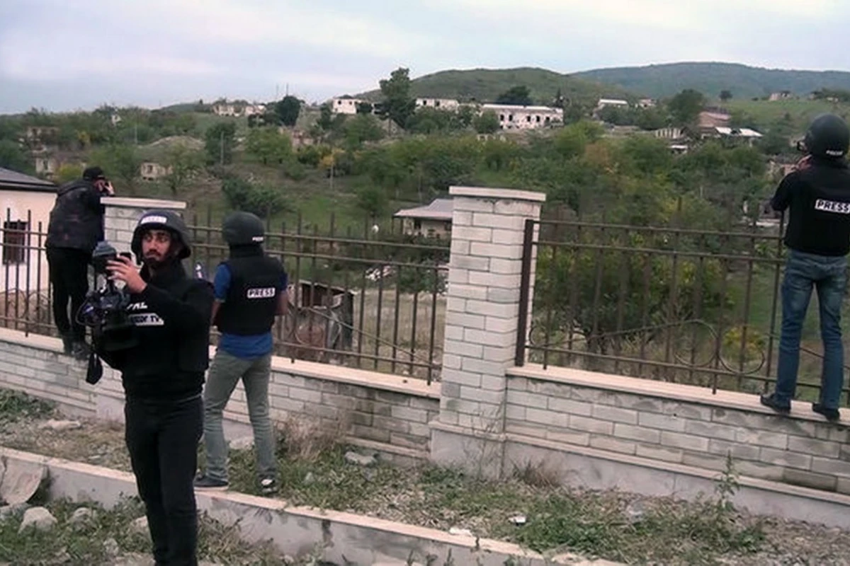 Азербайджанские журналисты в освобожденном селе Талыш - ВИДЕО