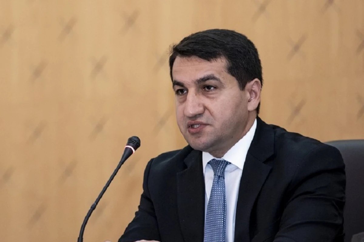 Hikmət Hacıyev: “Ermənistan silah-sursatı hədiyyə alır”