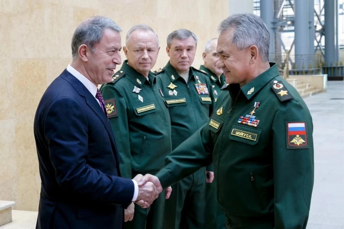 Министр обороны Турции позвонил Шойгу: Армения должна убраться из Карабаха