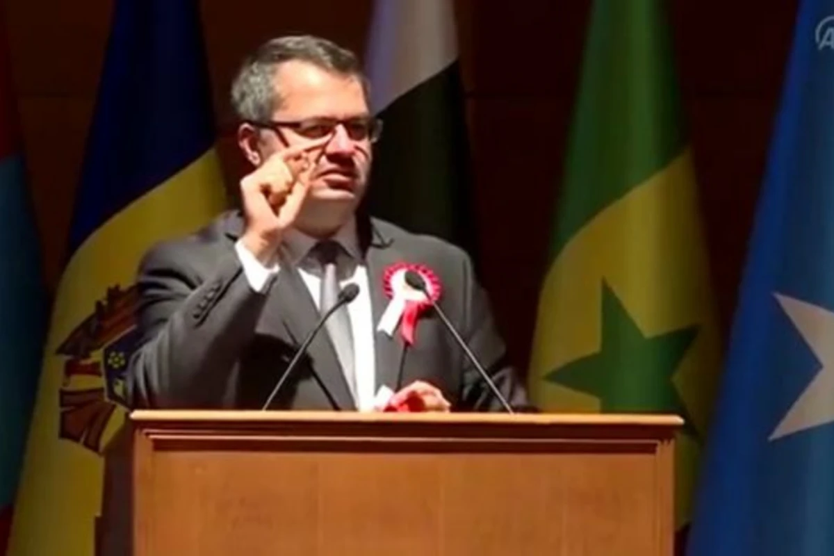 Türkiyə vətəndaşı Azərbaycan Ordusuna dəstək olaraq nişan üzüyünü hədiyyə etdi - VİDEO