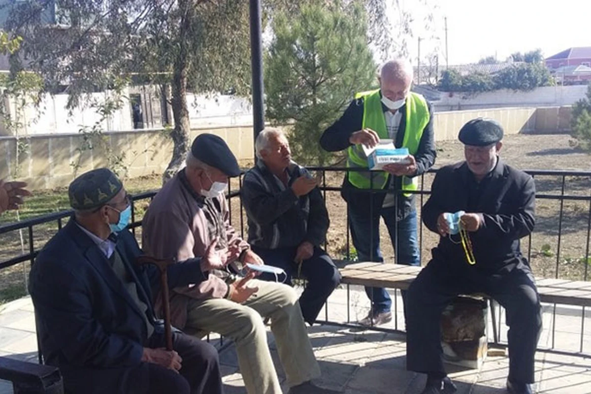 Qaradağdakı reydlər zamanı əhaliyə tibbi maskalar paylanılır - FOTO