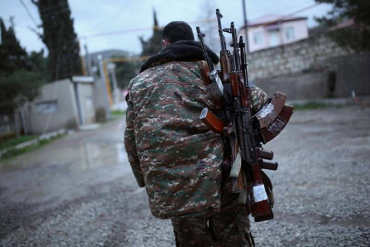 Ermənistan keçmiş hakimiyyətin nümayəndələrini orduya cəlb edir