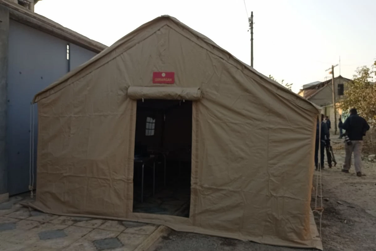 Düşmən hücumuna məruz qalmış Gəncədə qərargah yaradıldı - FOTO