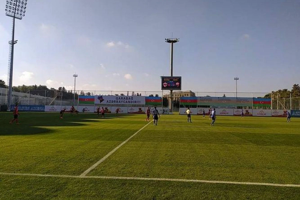 “Qarabağ” və “Qəbələ” klubları meydana xüsusi pankartla çıxıb: “Əmrinizdəyik, cənab Ali Baş Komandan” “Qarabağ” və “Qəbələ” klubları meydana xüsusi pankartla çıxıb: “Əmrinizdəyik, cənab Ali Baş Komandan”