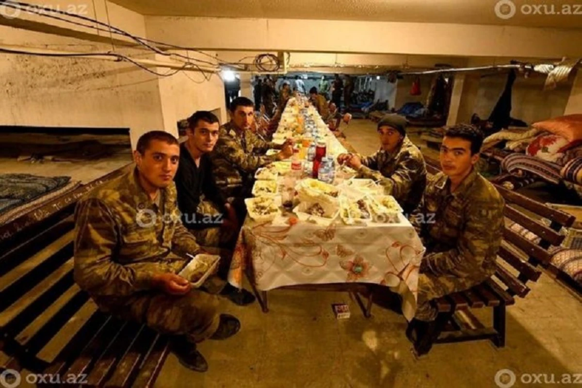 Azərbaycan əsgəri cəbhə xəttində Müstəqillik Gününü qeyd edir - FOTO Azərbaycan əsgəri cəbhə xəttində Müstəqillik Gününü qeyd edir - FOTO