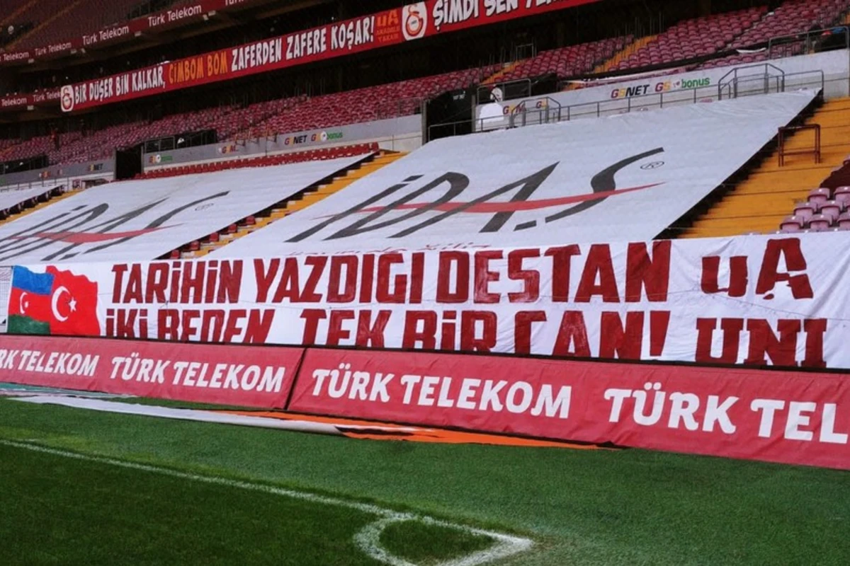 Qalatasarayın stadionunda Azərbaycana dəstək şüarları yerləşdirildi
