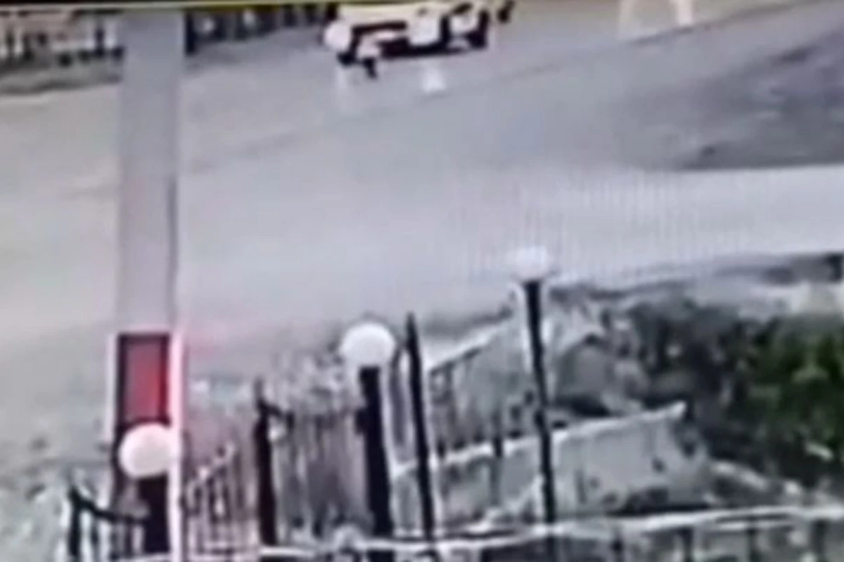 Göyçayda polis 2 yaşlı uşağı ölümdən xilas edib - FOTO
