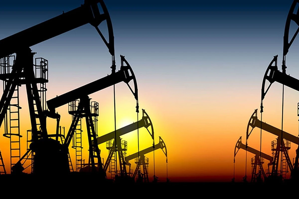 Нефть подешевела