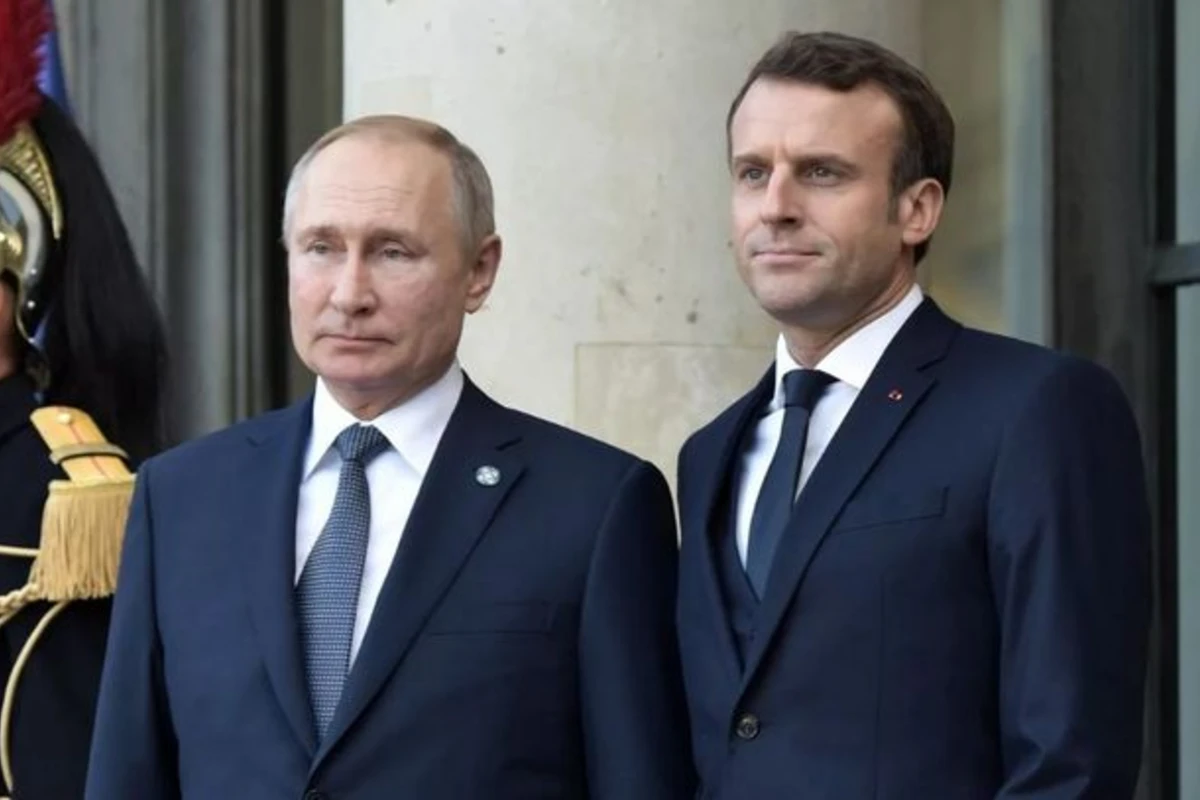 Makron və Putin Qarabağ məsələsini müzakirə etdi Makron və Putin Qarabağ məsələsini müzakirə etdi
