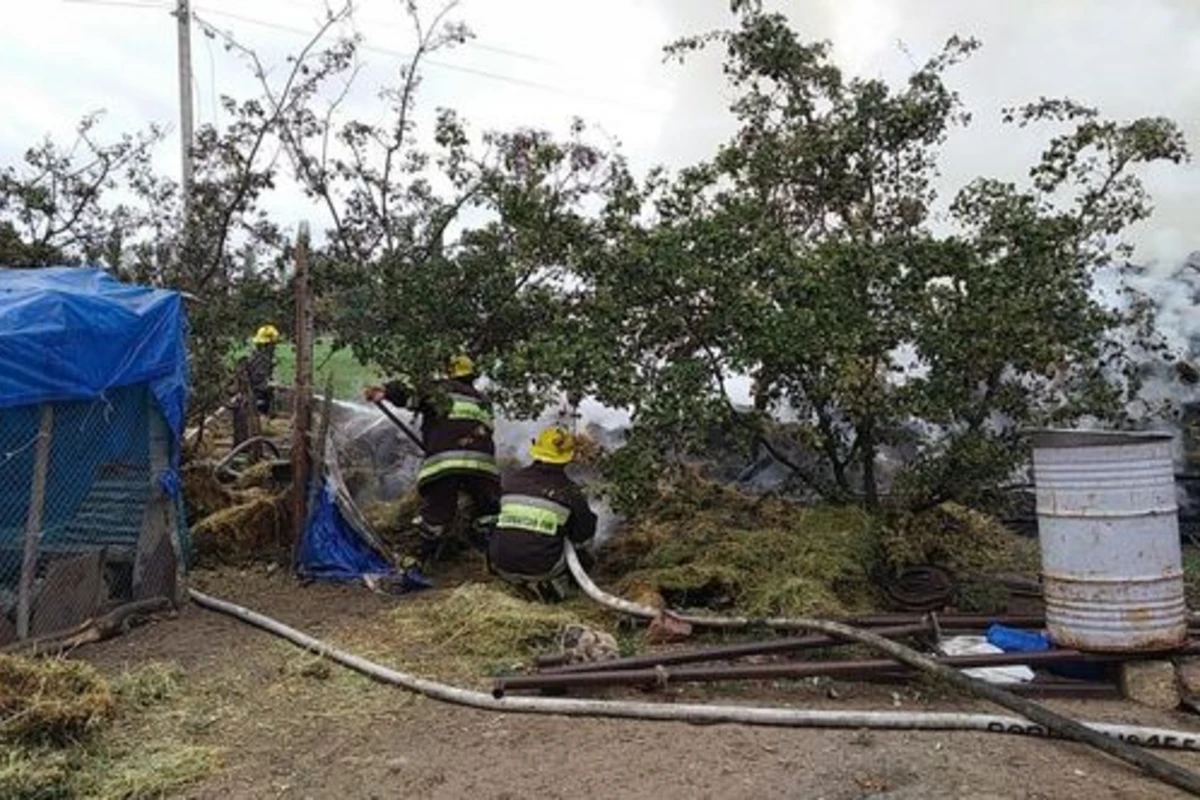 Ermənilərin atdığı mərmilər Ağdamda yanğın törətdi - FOTO Ermənilərin atdığı mərmilər Ağdamda yanğın törətdi - FOTO