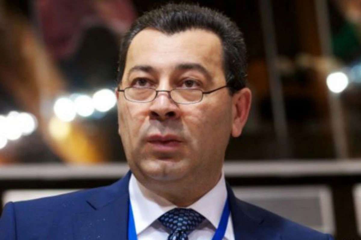 Səməd Seyidov: “Prezident İlham Əliyevin nə dərəcədə milli maraqlarımıza cavab verən, məntiqli siyasət yürütdüyünün bir daha şahidi olduq” Səməd Seyidov: “Prezident İlham Əliyevin nə dərəcədə milli maraqlarımıza cavab verən, məntiqli siyasət yürütdüyünün bir daha şahidi olduq”
