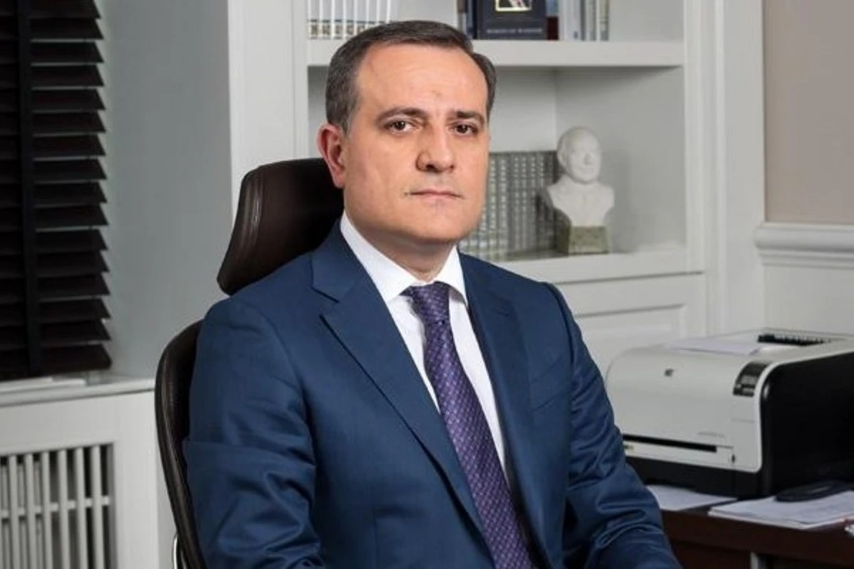 Ceyhun Bayramov Trampın köməkçisi ilə görüşüb Ceyhun Bayramov Trampın köməkçisi ilə görüşüb