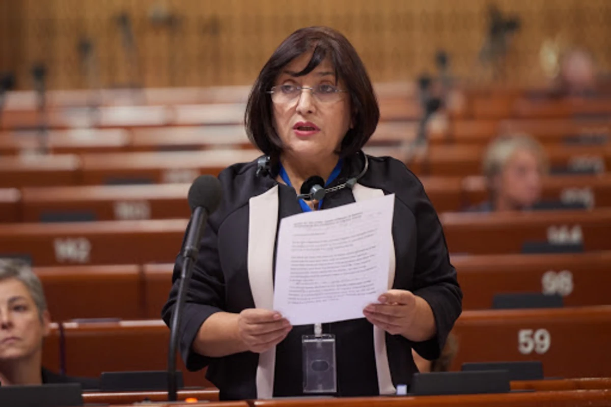 Sahibə Qafarova Fransa Milli Assambleyasının sədri Rişar Ferrana etirazını bildirib Sahibə Qafarova Fransa Milli Assambleyasının sədri Rişar Ferrana etirazını bildirib