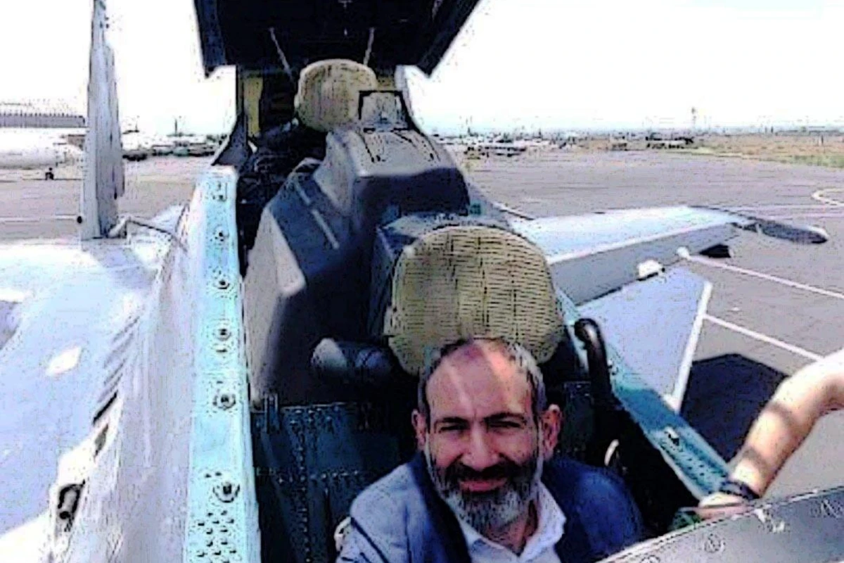 Paşinyanın selfi çəkdirdiyi hərbi texnikalar bir-bir məhv edilir - FOTO Paşinyanın selfi çəkdirdiyi hərbi texnikalar bir-bir məhv edilir - FOTO