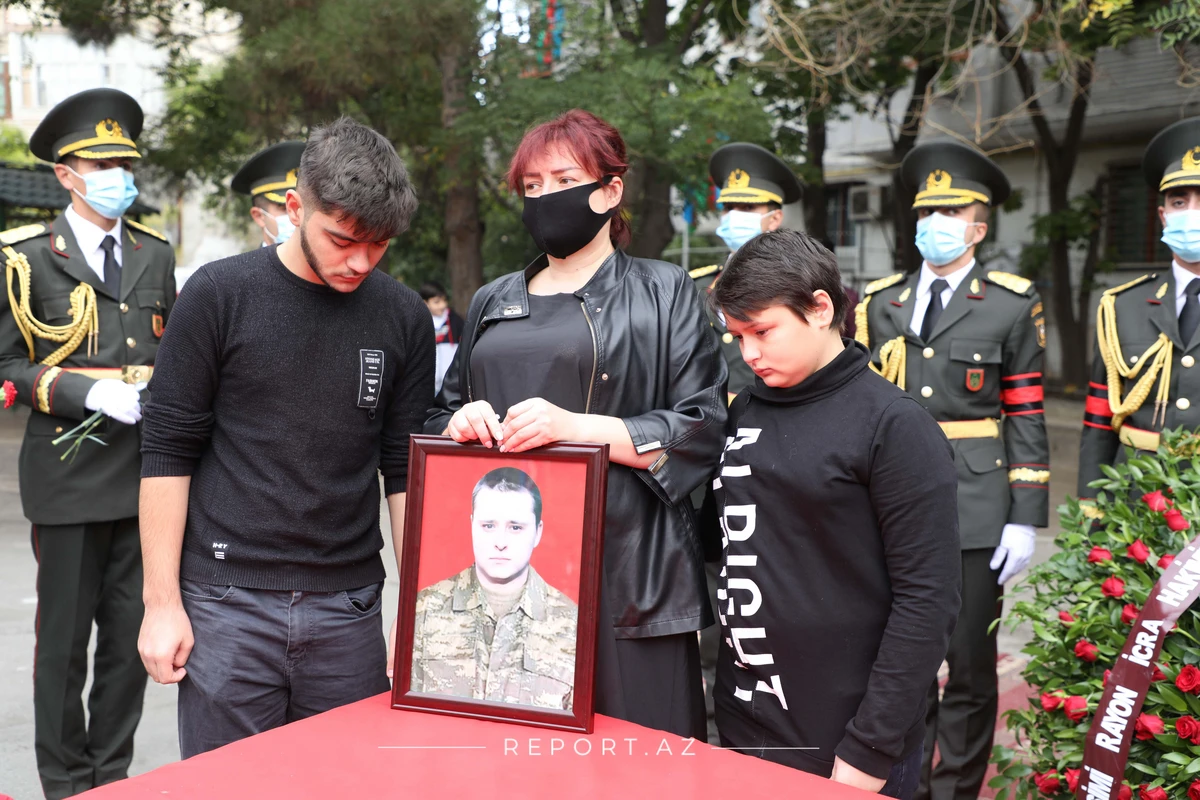 Şəhid Dmitri Solntsevlə vida mərasimi keçirilib - FOTO Şəhid Dmitri Solntsevlə vida mərasimi keçirilib - FOTO