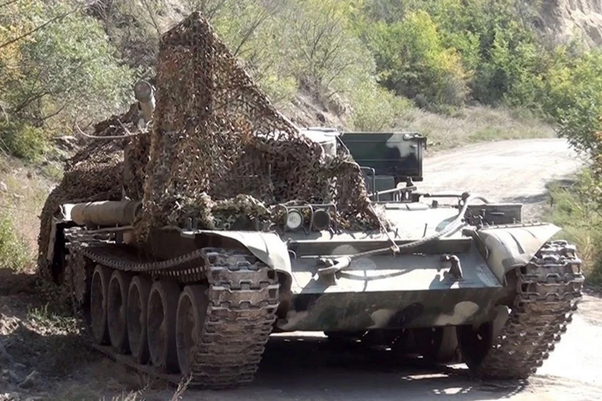 Опубликованы кадры брошенных врагом военной техники и боеприпасов - ВИДЕО