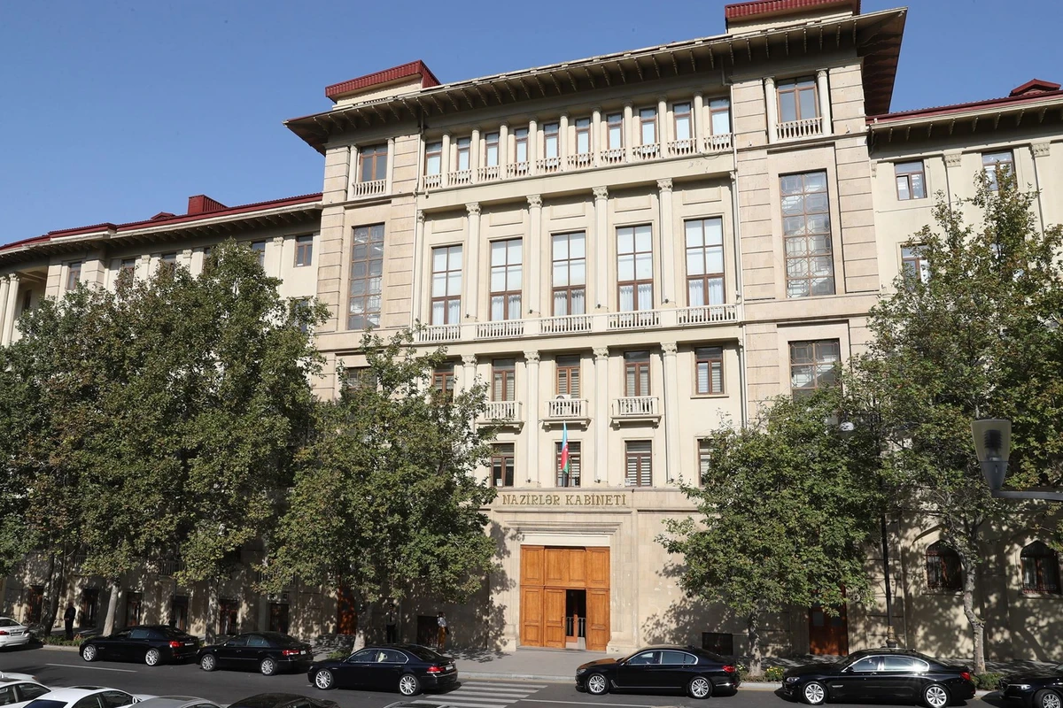 В Азербайджане со 2 ноября все учебные заведения перейдут на дистанционное обучение