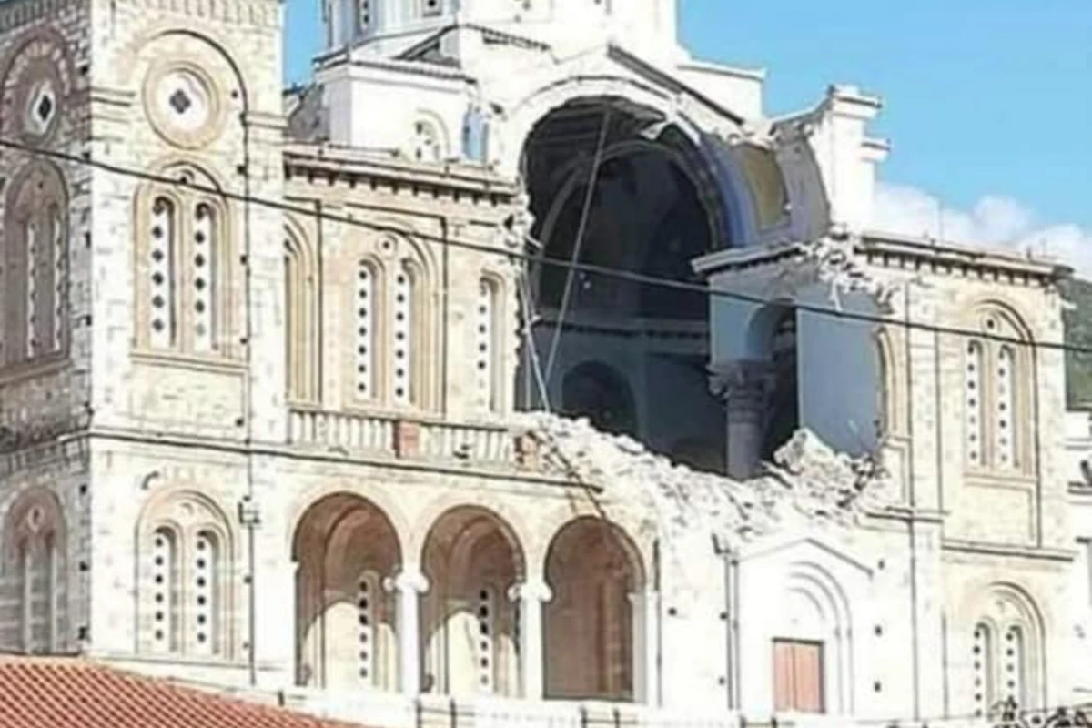Купол церкви обрушился от землетрясения на острове Самос в Греции - ФОТО