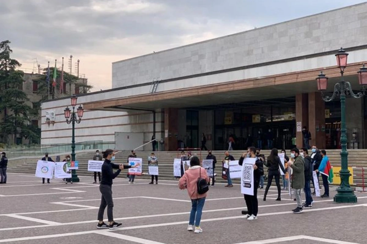 Venesiyada erməni terroruna qarşı aksiya keçirilib - FOTO Venesiyada erməni terroruna qarşı aksiya keçirilib - FOTO