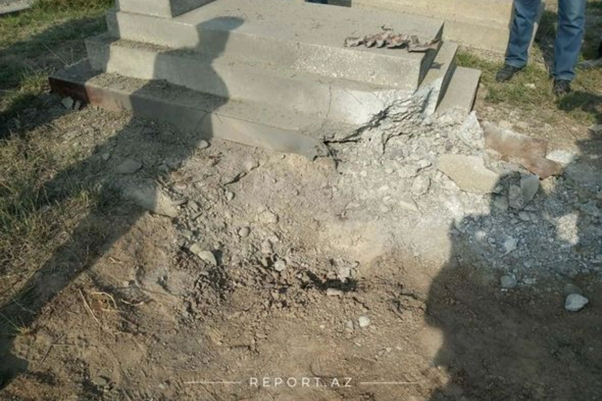 Ermənilər Ağcabədini raket atəşinə tutdular: Qəbiristanlıq dağıdıldı - FOTO