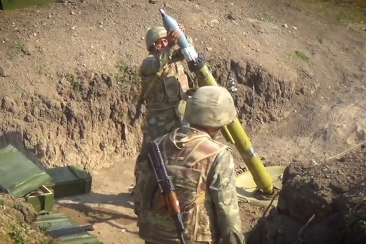 Азербайджанские минометчики наносят точные удары по противнику - ВИДЕО Азербайджанские минометчики наносят точные удары по противнику - ВИДЕО