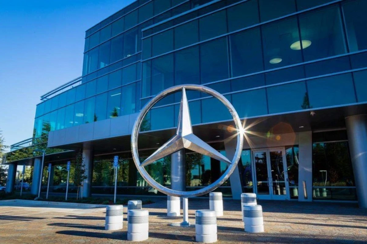 Mercedes поддержал сепаратистов - ФОТО Mercedes поддержал сепаратистов - ФОТО
