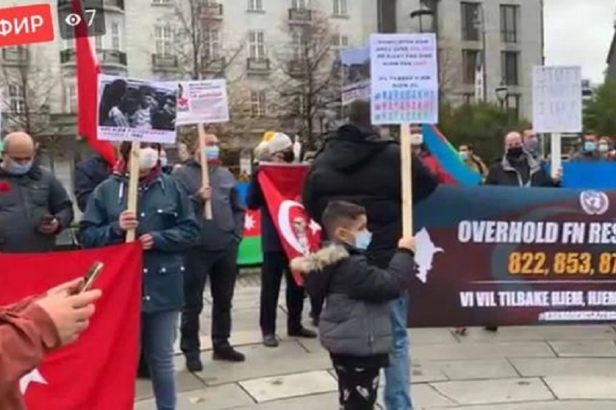 Osloda azərbaycanlılar parlament binası qarşısında etiraz aksiyası keçirib - FOTO