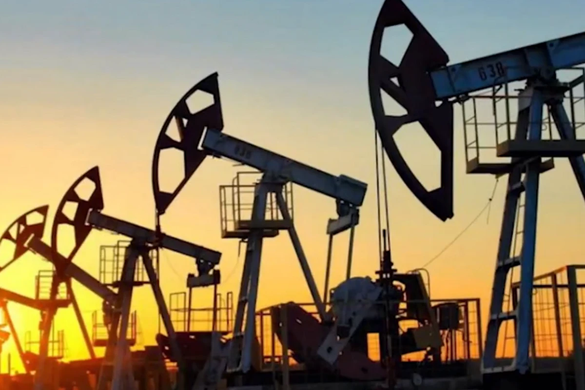 Нефть продолжает дешеветь Нефть продолжает дешеветь