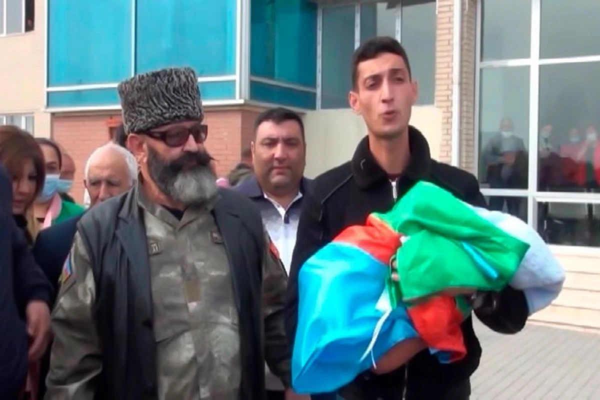Hərbçimizin oğlu oldu, adını Mübariz qoydu - FOTO