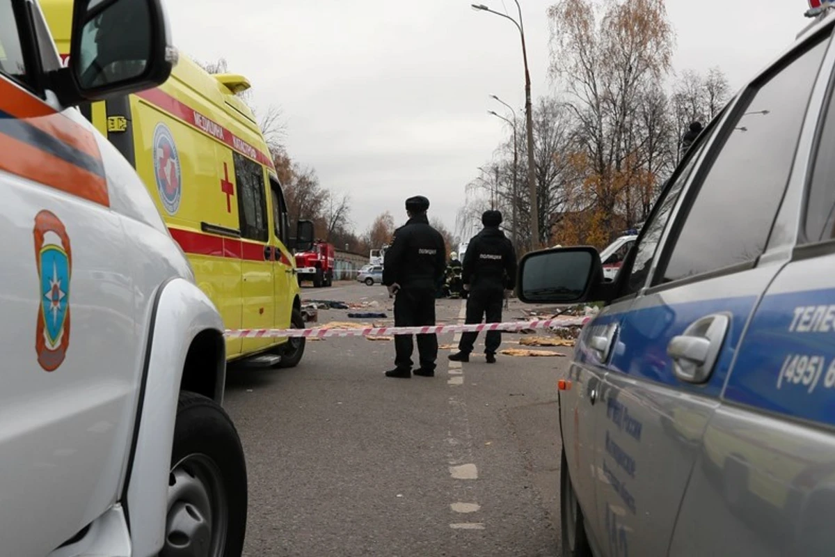 Неизвестный удерживает заложников в Москве и угрожает устроить взрыв