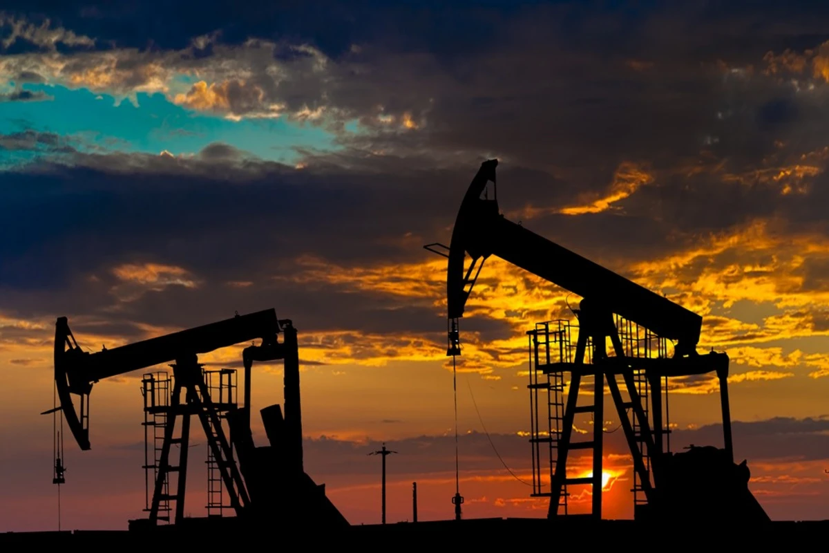Нефть подешевела