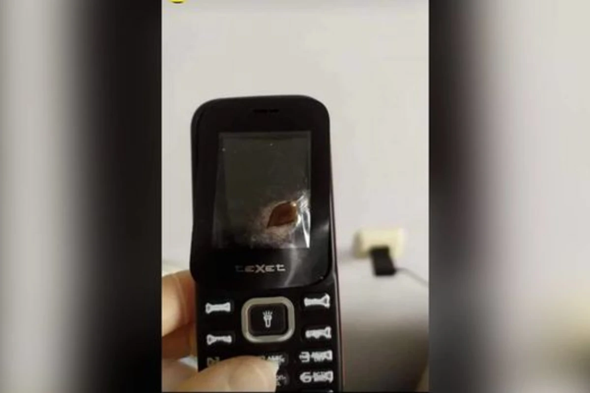 Hərbçimizin həyatını xilas edən mobil telefon - FOTO