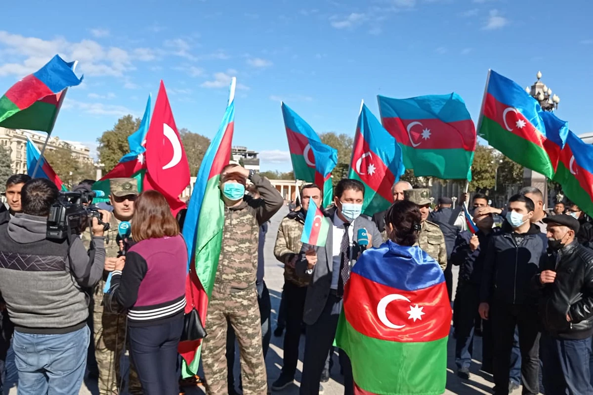 Şuşanın sevinci Gəncə küçələrində - VİDEO