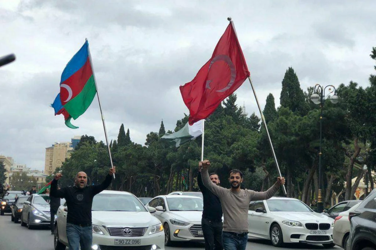 Азербайджанский народ празднует победу - ВИДЕО