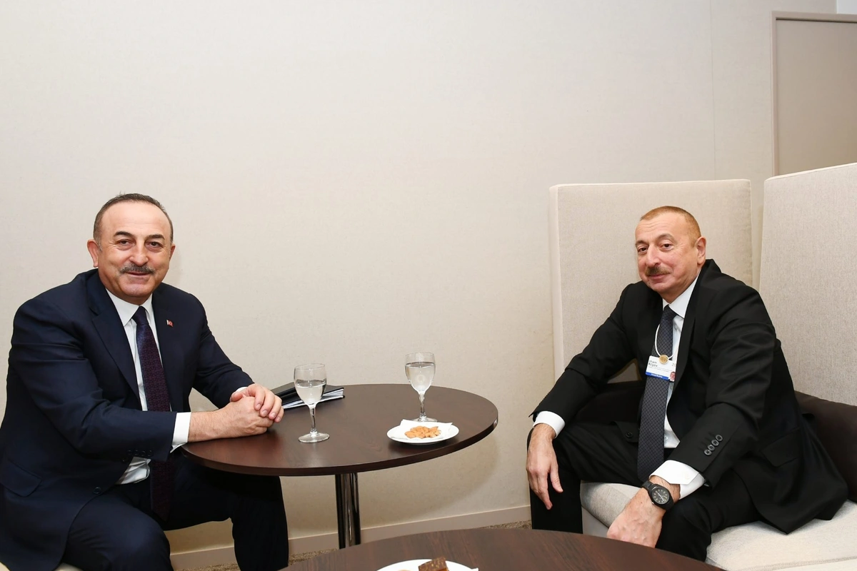 Çavuşoğlu və Akar Bakıda: Belə bir gündə Azərbaycanda olmaqdan xoşbəxtlikdir - VİDEO