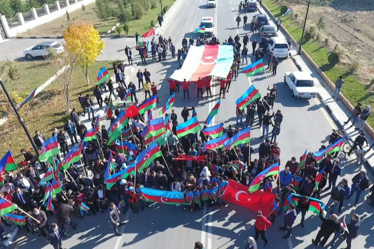Ağsuda bayraq yürüşü keçirilib - FOTO