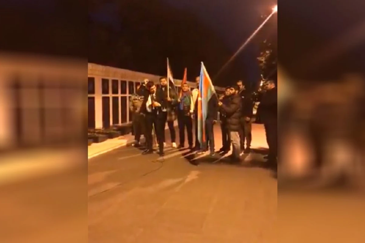 Азербайджанский народ празднует победу на Аллее шехидов - ВИДЕО Азербайджанский народ празднует победу на Аллее шехидов - ВИДЕО