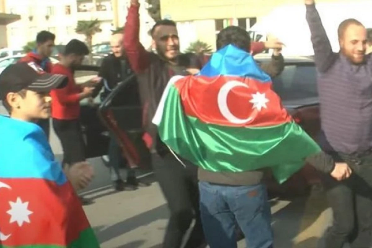 Sumqayıt sakinləri zəfəri rəqslə qeyd etdilər - VİDEO