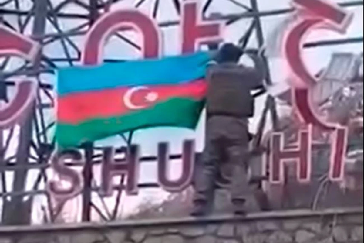 Şuşaya Azərbaycan bayrağının sancılmasının görüntüləri - VİDEO