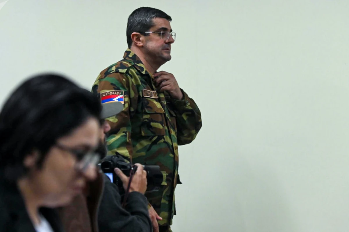 Erməni general Araik Arutyunyanı döyüb